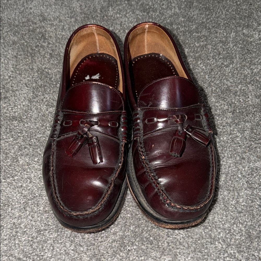 Elegant Burgundy Tassel Loafers for Men - Picture 3 of 4